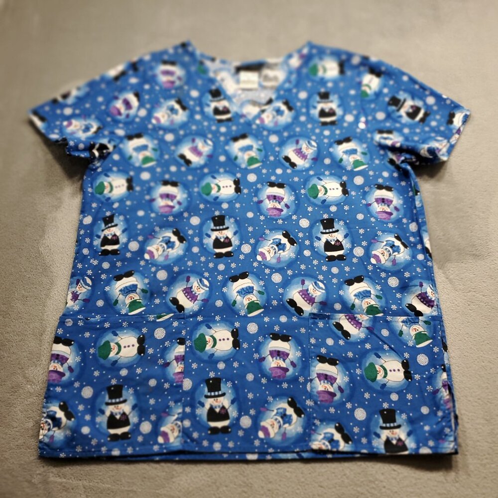 Cherokee V-neck Scrub Top Blue Skies with Snowmen and Snowflakes 2 Pockets Sz S